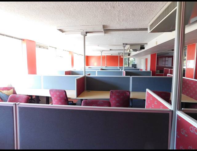 1,380M² OFFICE TO LET IN FERNDALE